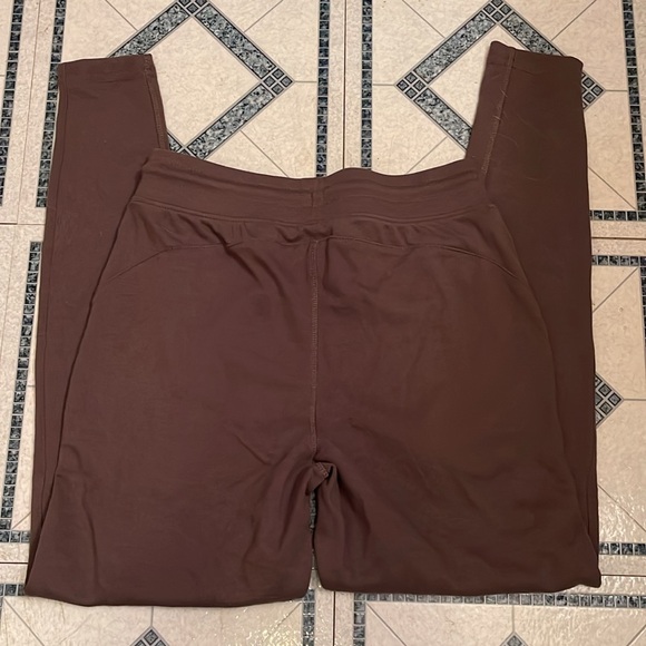 Alphalete Core Jogger in color Mocha - Picture 3 of 4